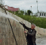 После спада воды набережную в Смоленске чистят от грязи и ила - Газета Рабочий Путь