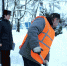 Смолянин убирал снег с улиц из-за долга по алиментам - Смоленская газета