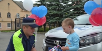 В День России сотрудники Госавтоинспекции провели акцию «Россия без ДТП» в Починке Смоленской области - ГИБДД