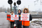 Акция по безопасности с участием Деда Мороза прошла на железнодорожном переезде в Смоленской области