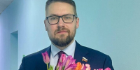 Сенатор Руслан Смашнёв поздравил смолянок с 8 марта - SmolDaily.Ru