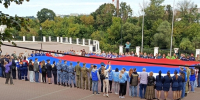 В Смоленске развернули огромный триколор на Владимирской набережной - О чём Говорит Смоленск
