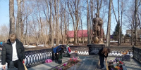 в Смоленском округе прошёл еженедельный субботник по уборке общественных территорий - фото - 10 - Администрация МО Смоленский район